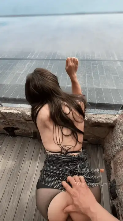 100427n7bh0ryeyneyetd1.gif
